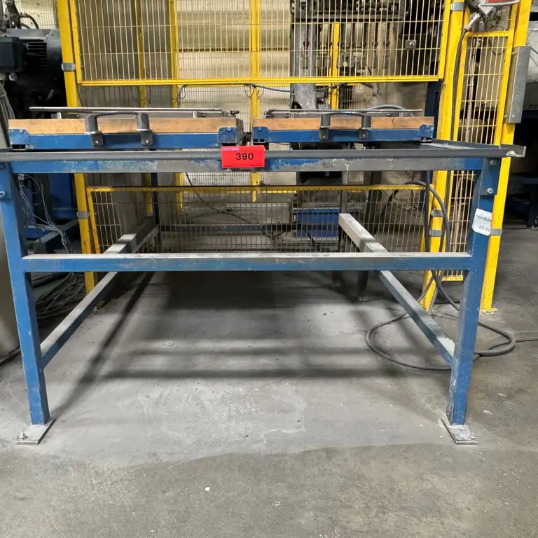 Load carrier table