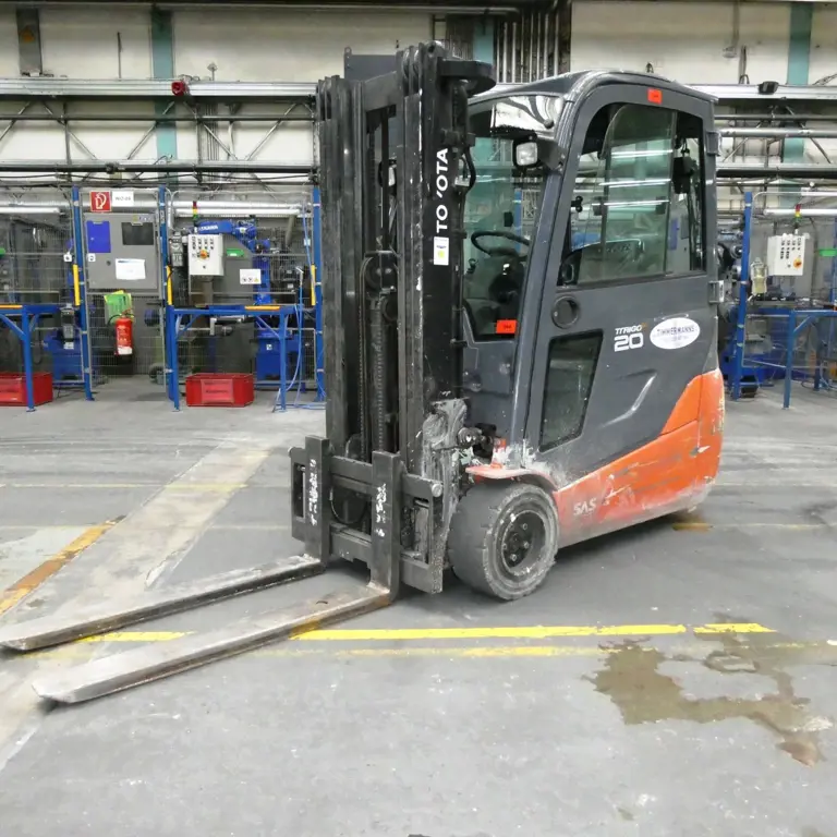 Electric three-wheel forklift (later release) Toyota Traigo 48 20