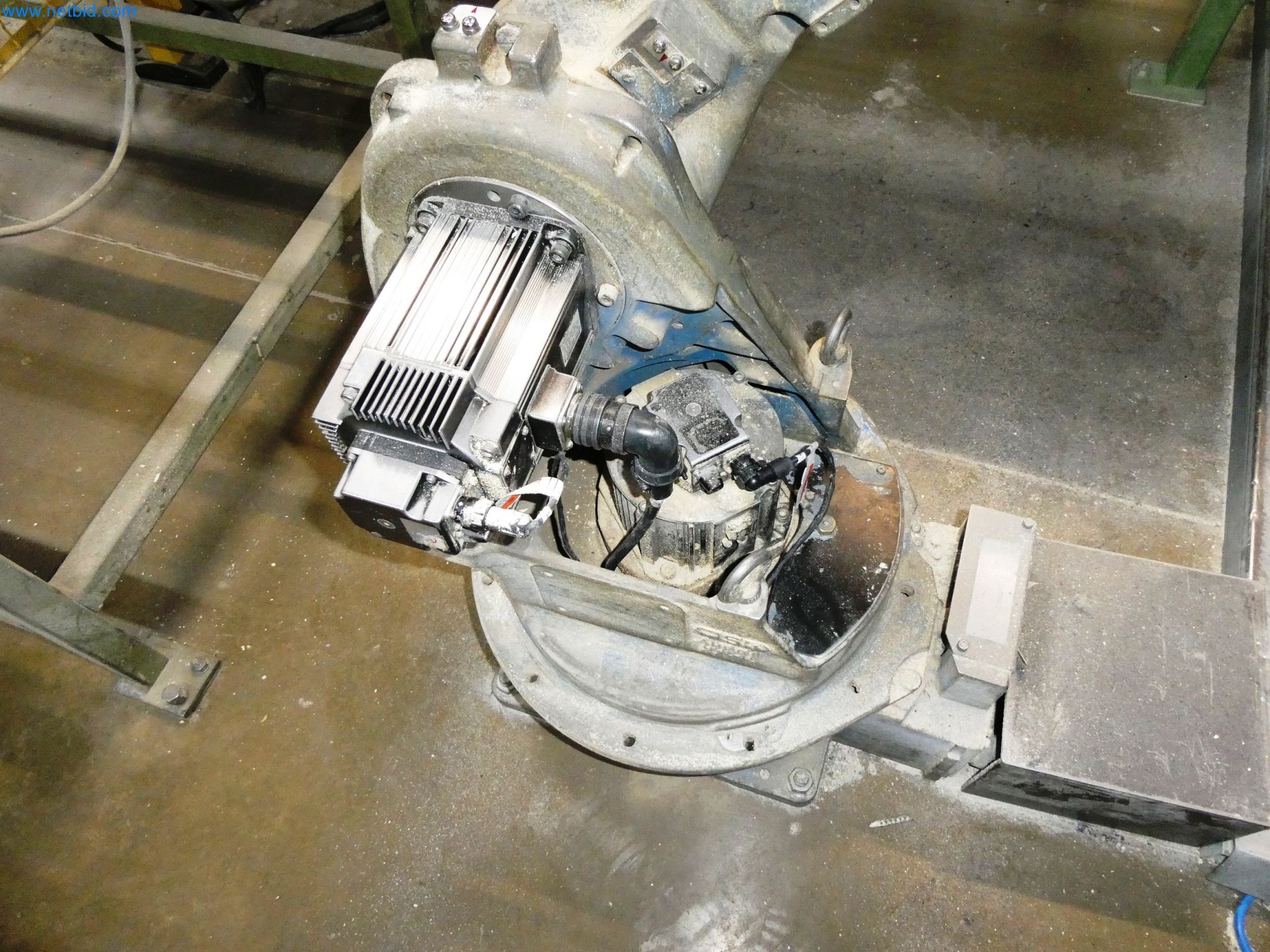 Maszyny z sektora technologii powierzchni-7