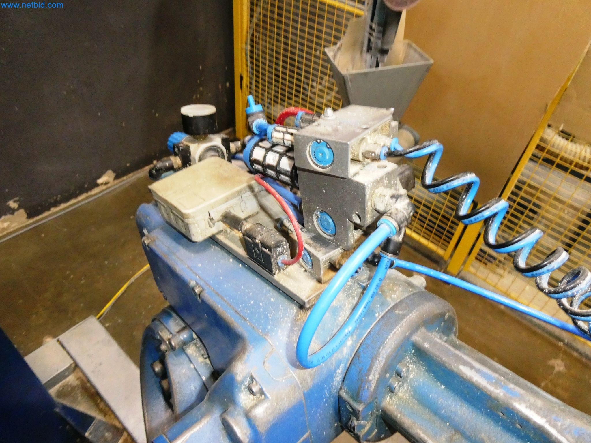 Maszyny z sektora technologii powierzchni-8