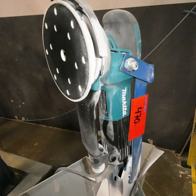 Naključni orbitalni brusilnik Makita BO6050