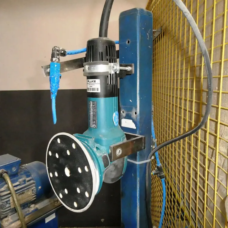 Naključni orbitalni brusilnik Makita BO6050
