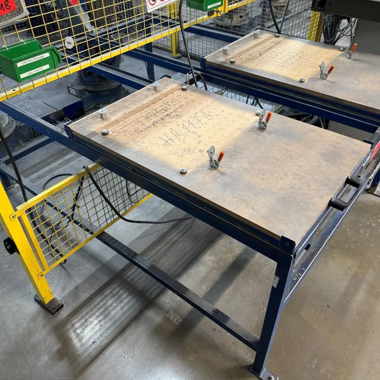 Load carrier table
