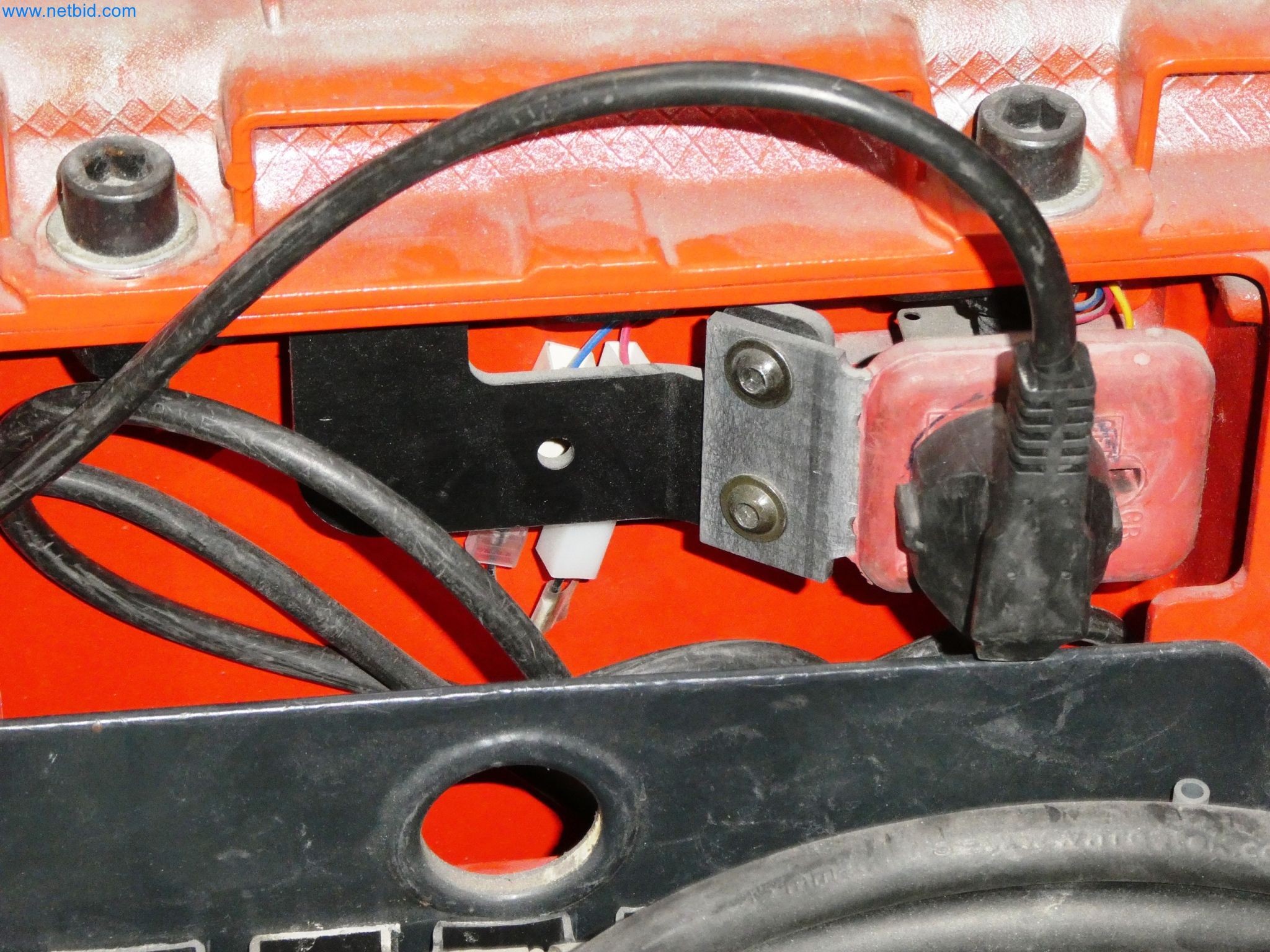 Maszyny z sektora technologii powierzchni-10