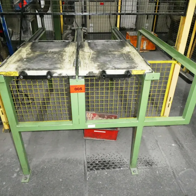 Load carrier table