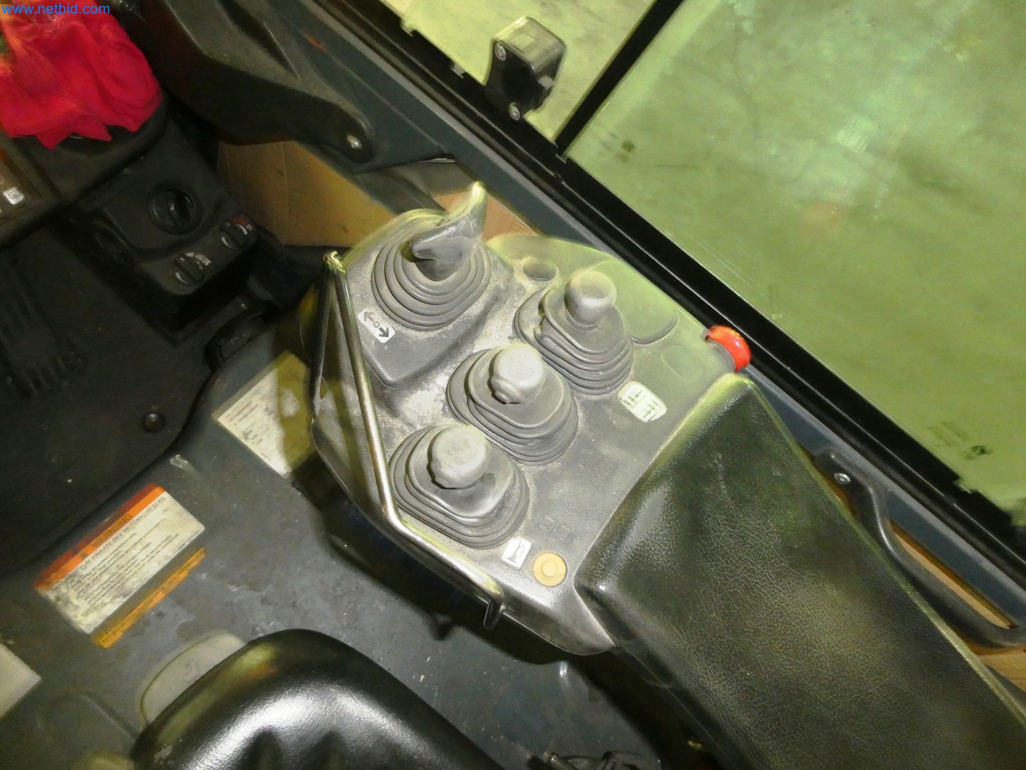 Maszyny z sektora technologii powierzchni-15