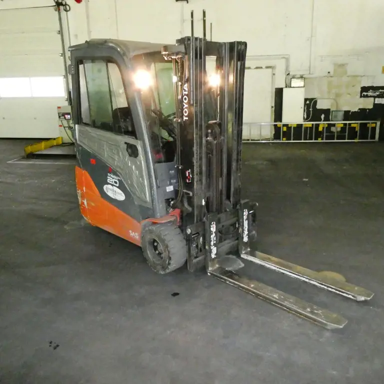 Electric three-wheel forklift (later release) Toyota Traigo 48 20