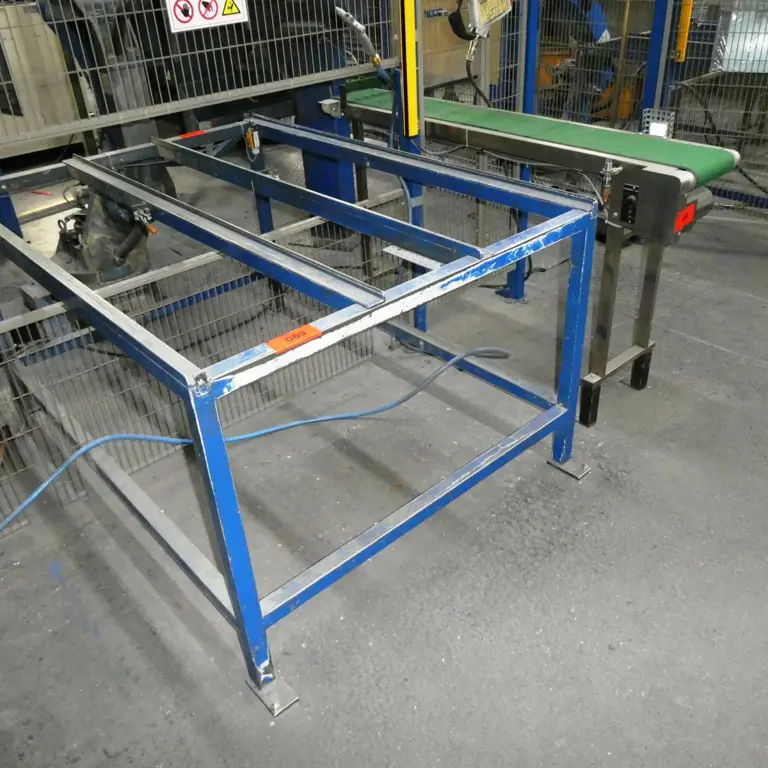 Load carrier table