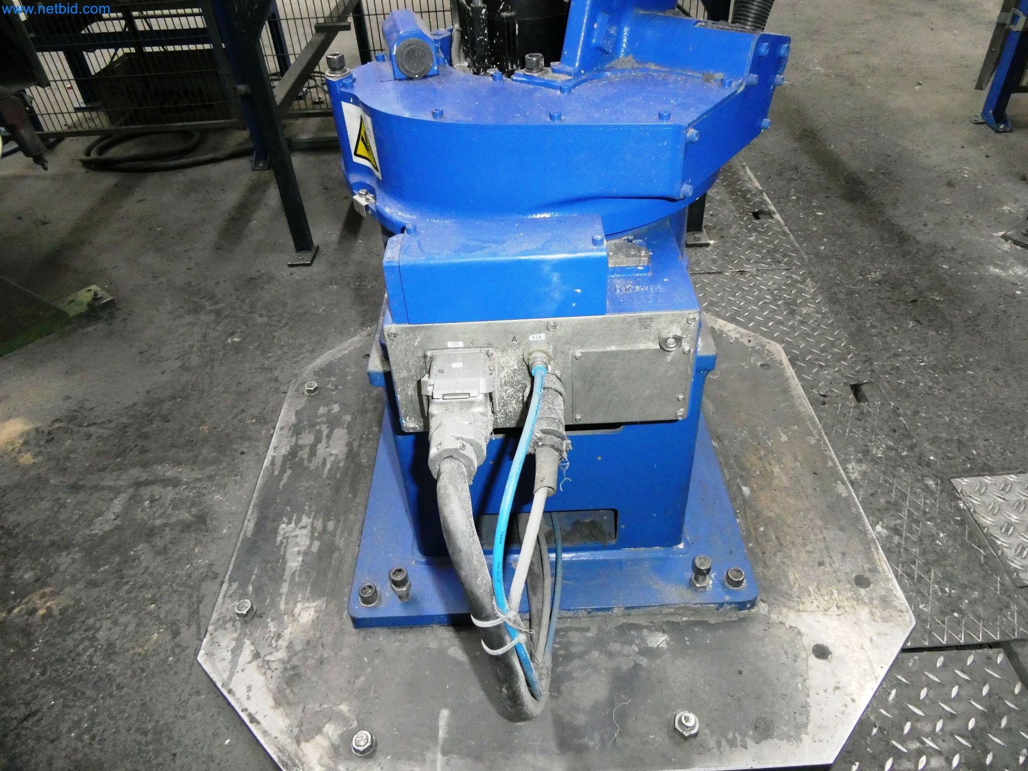 Maszyny z sektora technologii powierzchni-10