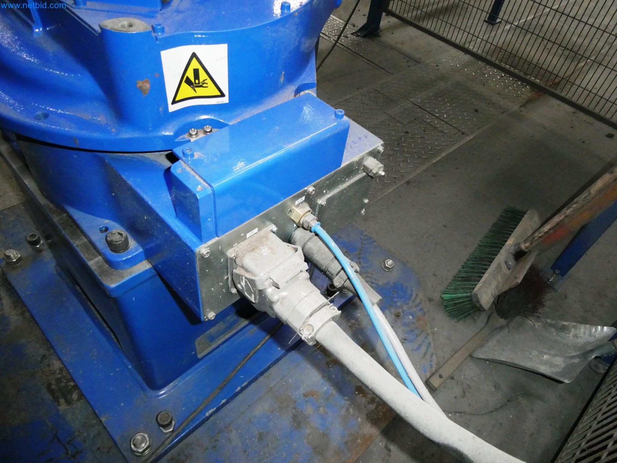 Maszyny z sektora technologii powierzchni-2