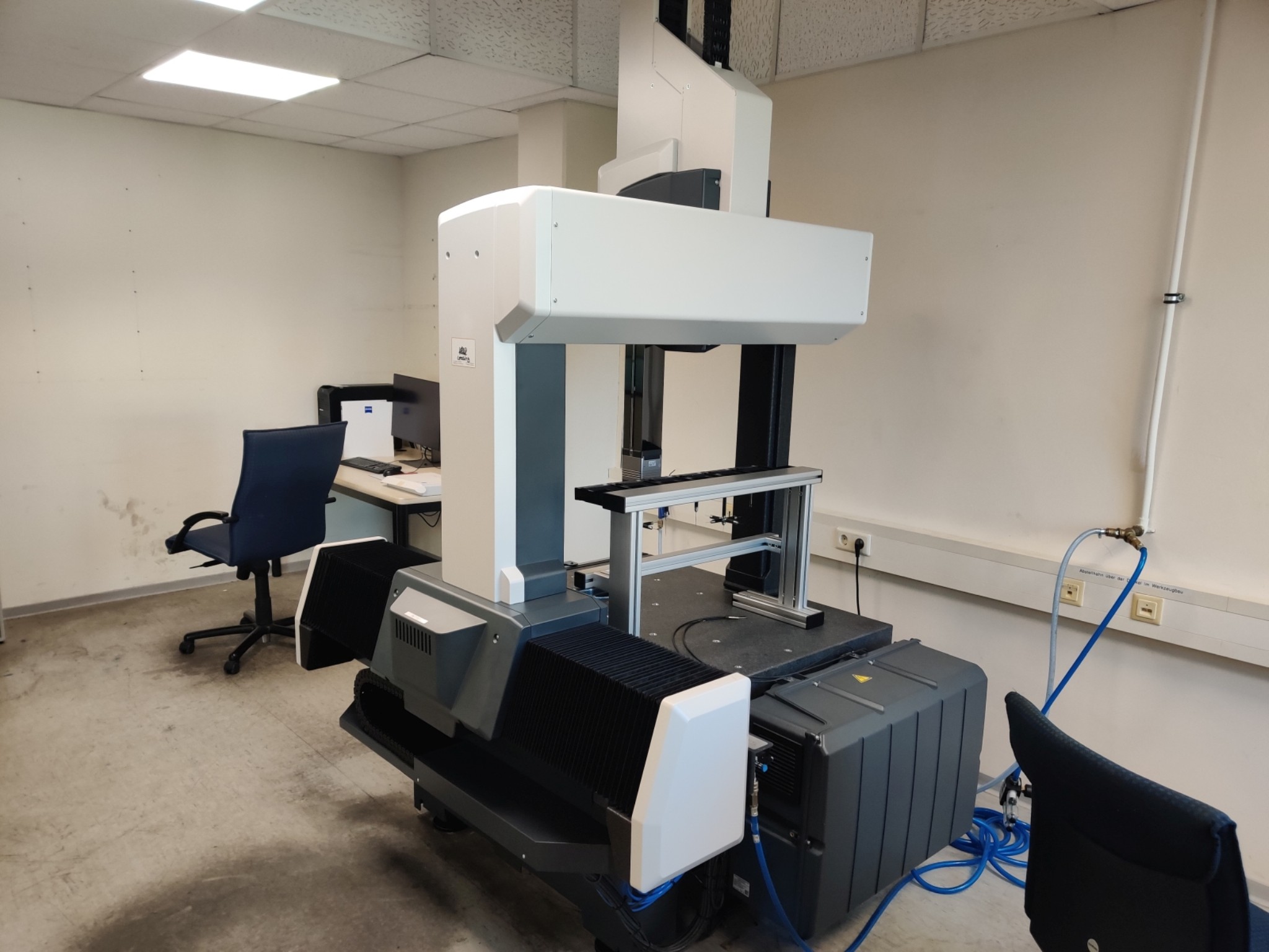 CNC coordinate measuring machine in portal design-1