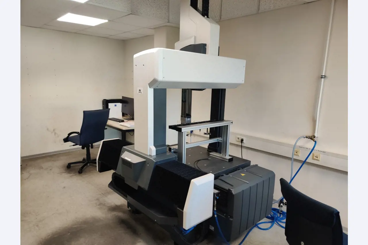 CNC coordinate measuring machine in portal design-1