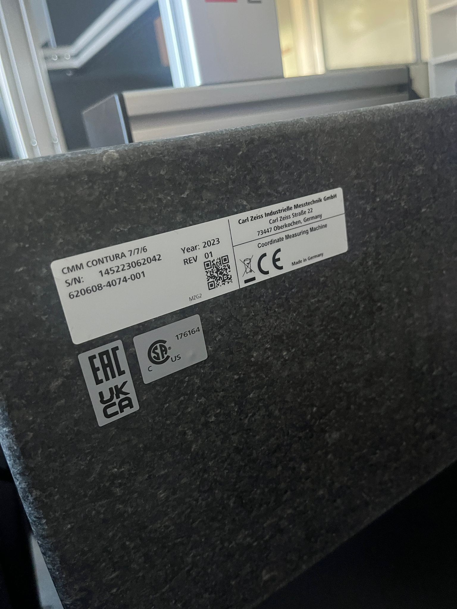 Współrzędnościowa maszyna pomiarowa CNC w konstrukcji portalowej i produkcyjny system pomiarowy KEYENCE-3