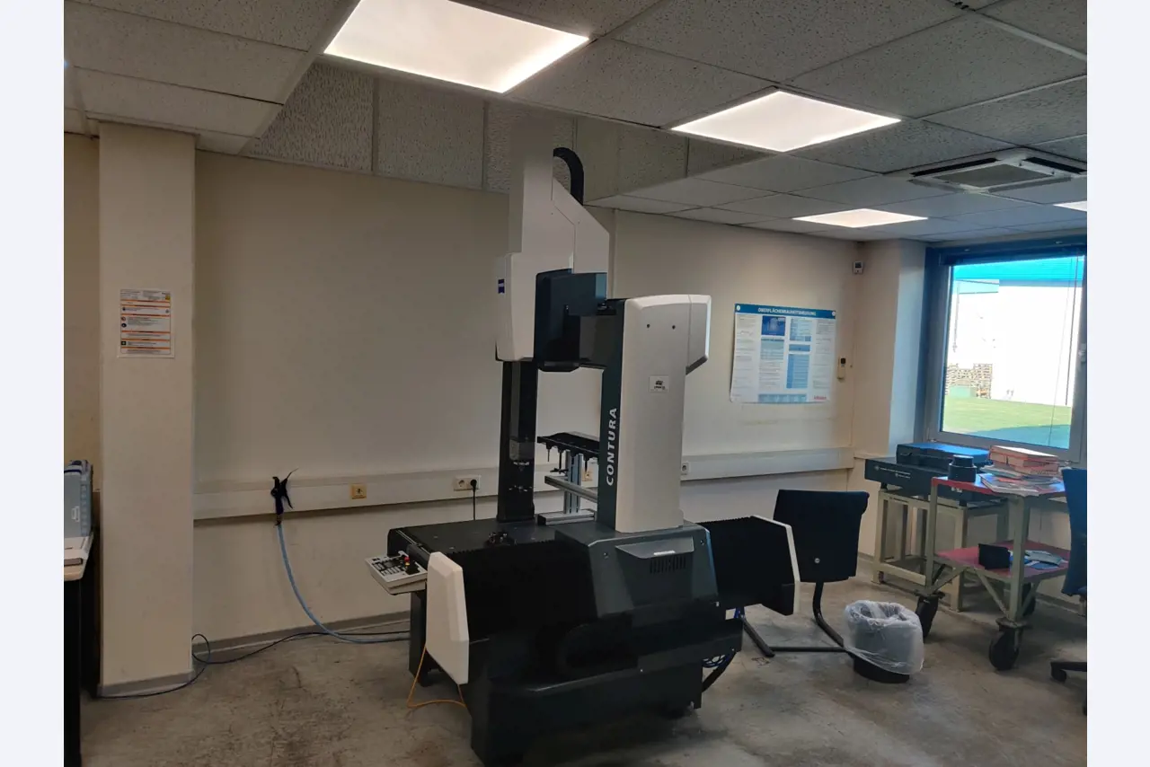 Współrzędnościowa maszyna pomiarowa CNC w konstrukcji portalowej i produkcyjny system pomiarowy KEYENCE-6