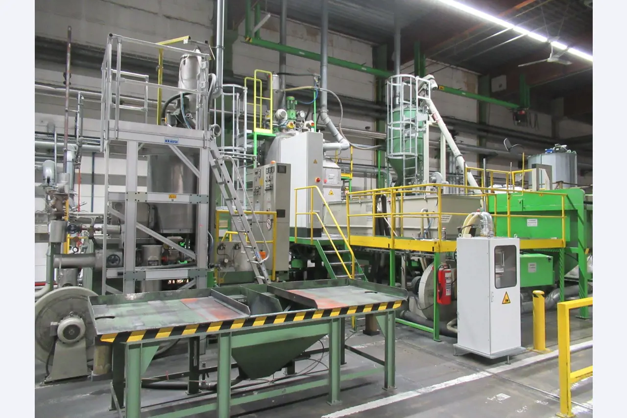 Máquinas para a produção de materiais de isolamento, peças de espuma EPS / componentes de espuma de partículas-1