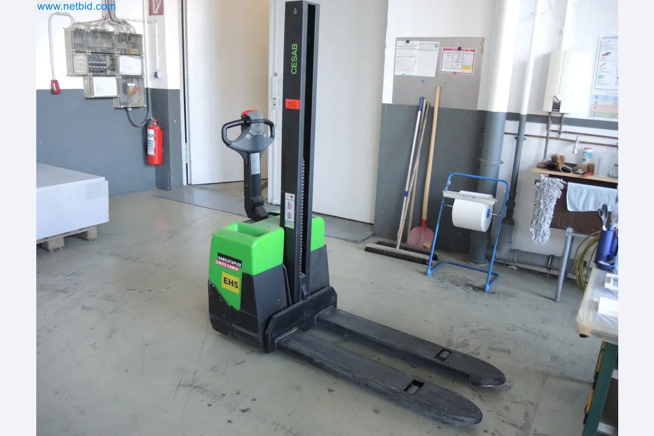 Machines for the production of insulation materials, EPS foam parts / particle foam components-1