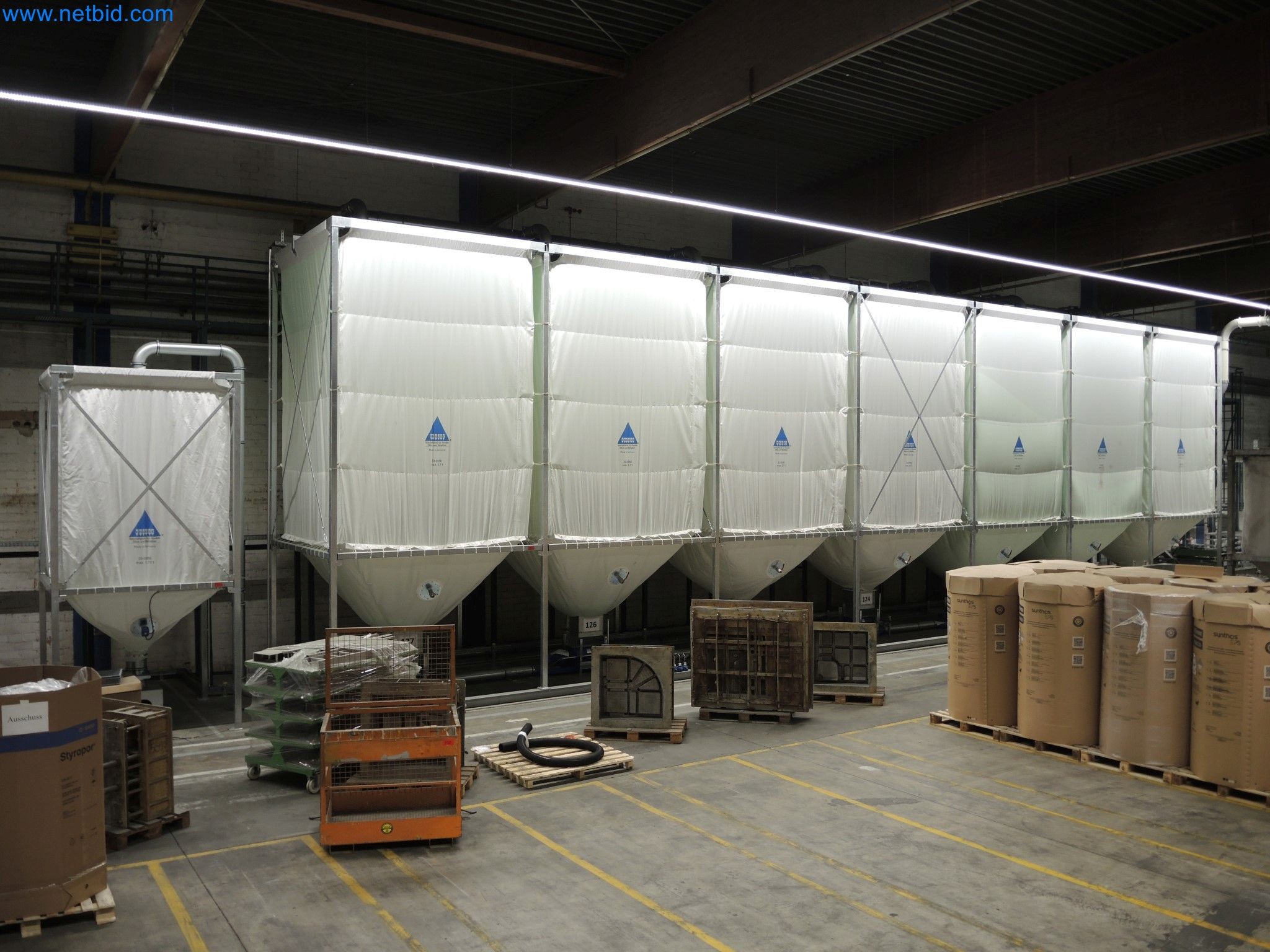 Machines for the production of insulation materials, EPS foam parts / particle foam components-1