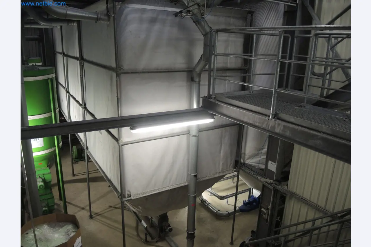 Machines for the production of insulation materials, EPS foam parts / particle foam components-1