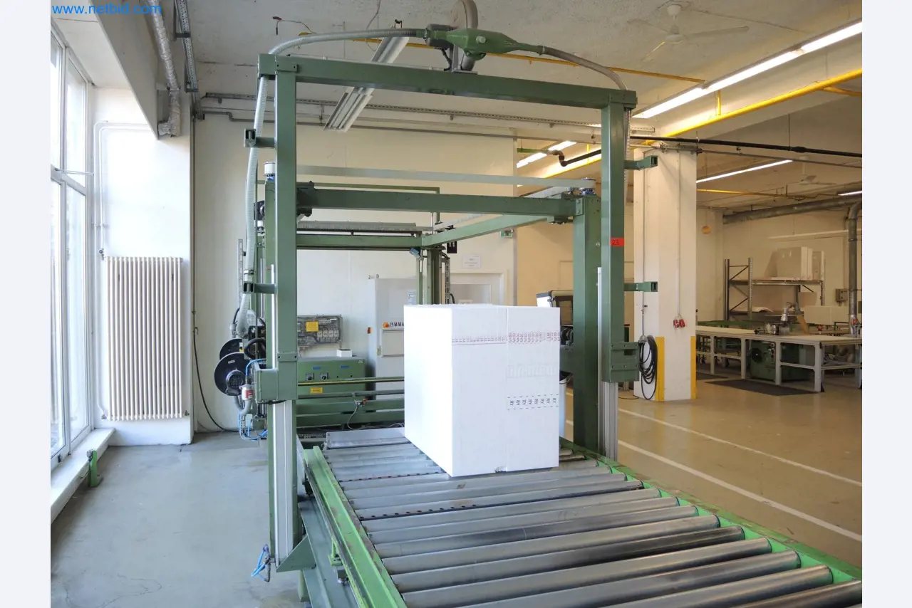 Machines for the production of insulation materials, EPS foam parts / particle foam components-2