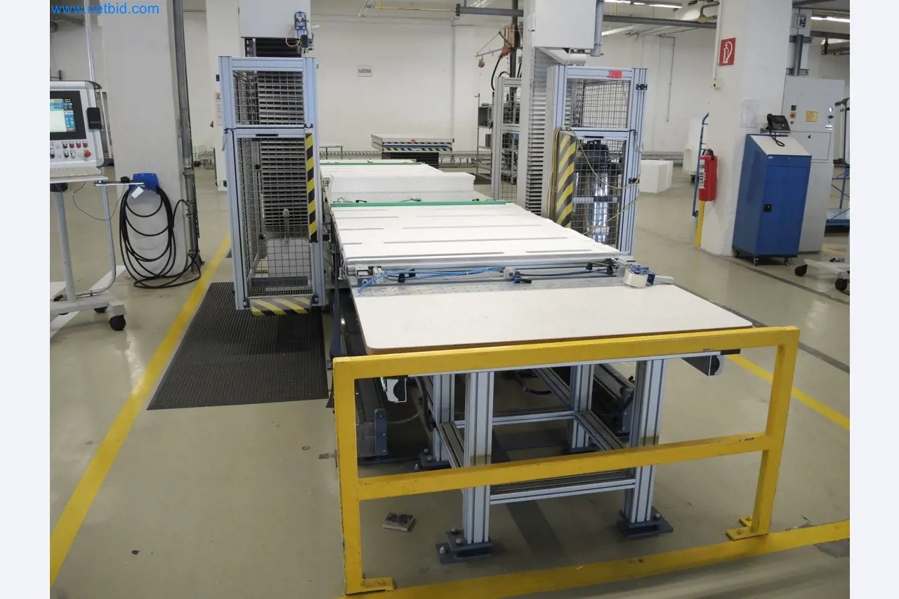 Machines for the production of insulation materials, EPS foam parts / particle foam components-2