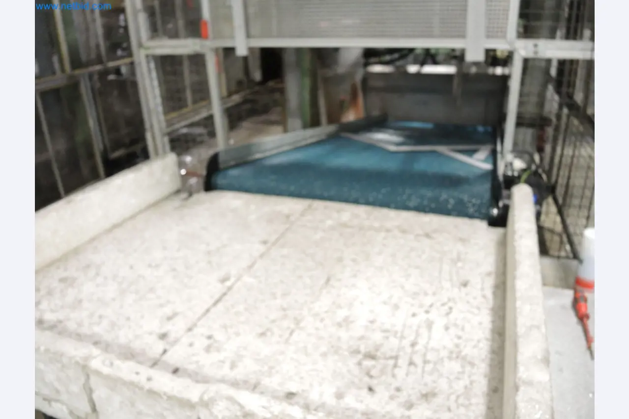 Machines for the production of insulation materials, EPS foam parts / particle foam components-2