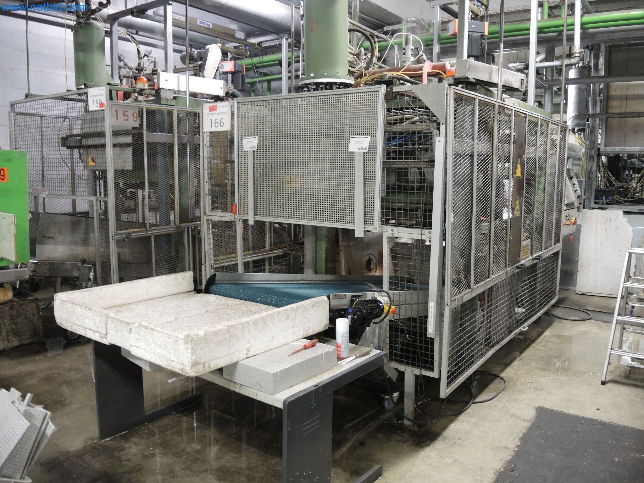 Machines for the production of insulation materials, EPS foam parts / particle foam components-1