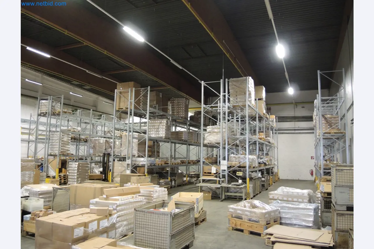 Machines for the production of insulation materials, EPS foam parts / particle foam components-2