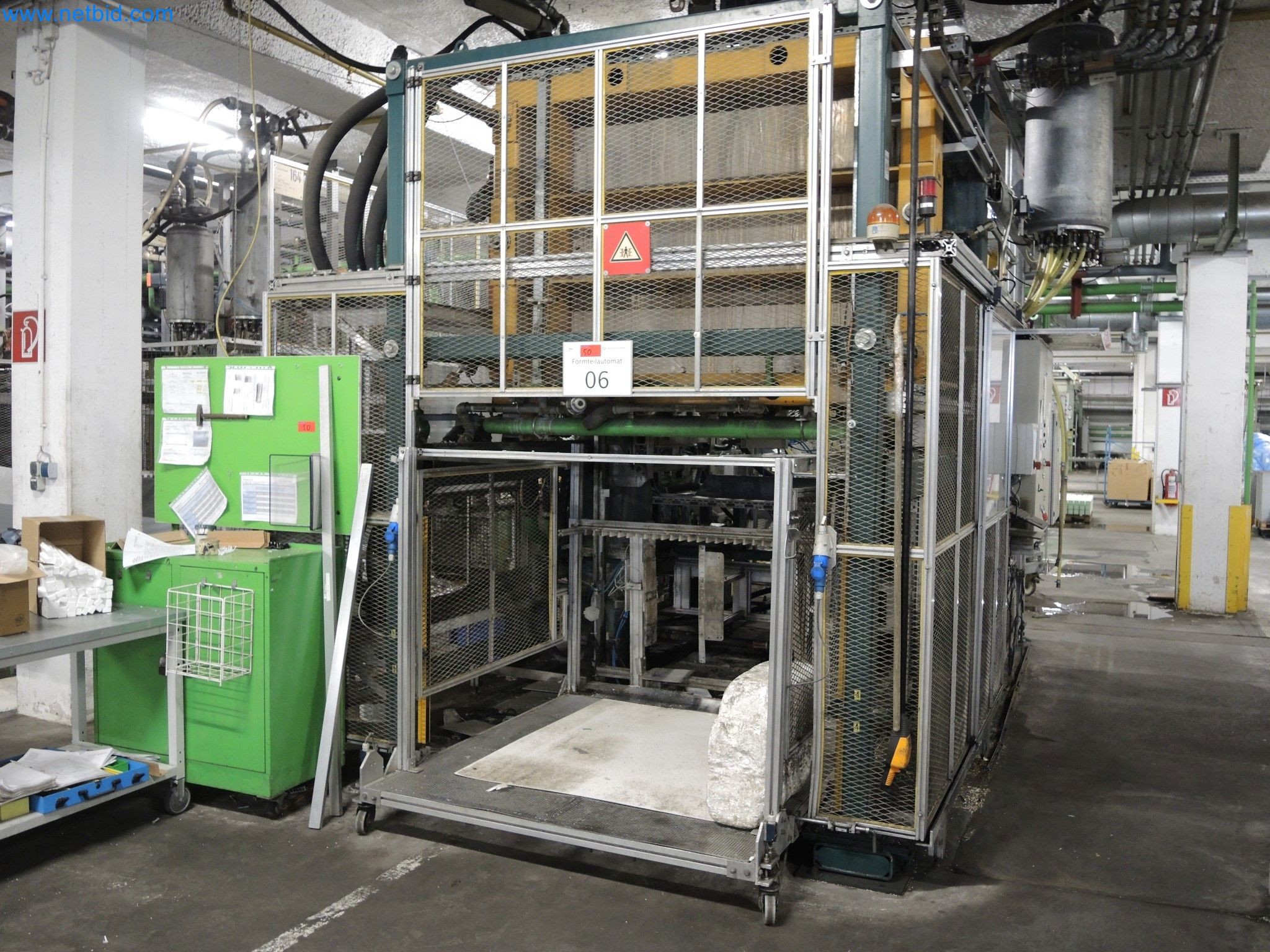 Machines for the production of insulation materials, EPS foam parts / particle foam components-1