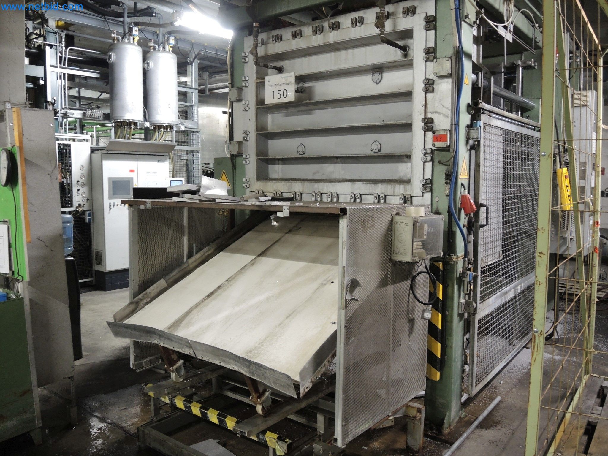 Machines for the production of insulation materials, EPS foam parts / particle foam components-1