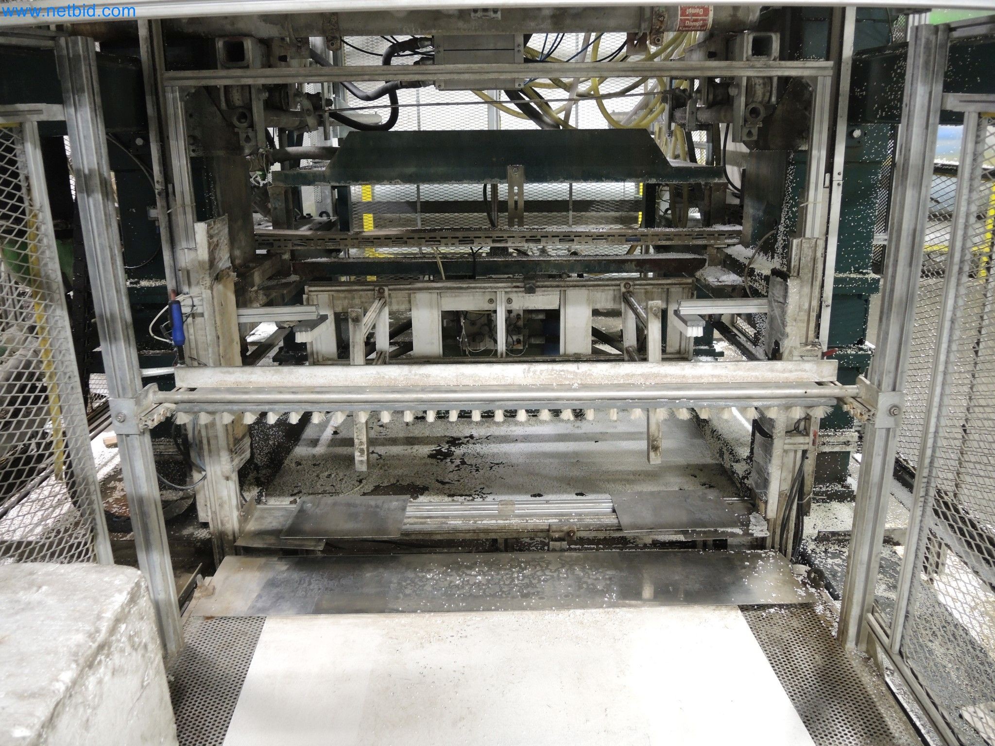 Machines for the production of insulation materials, EPS foam parts / particle foam components-2