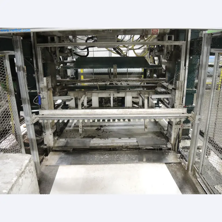 Machines for the production of insulation materials, EPS foam parts / particle foam components-2