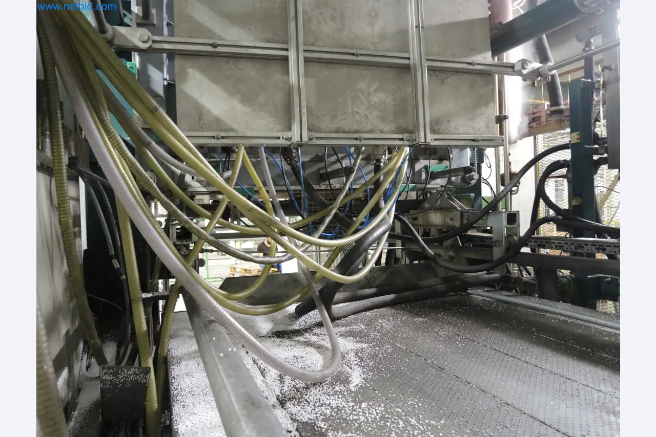 Machines for the production of insulation materials, EPS foam parts / particle foam components-5