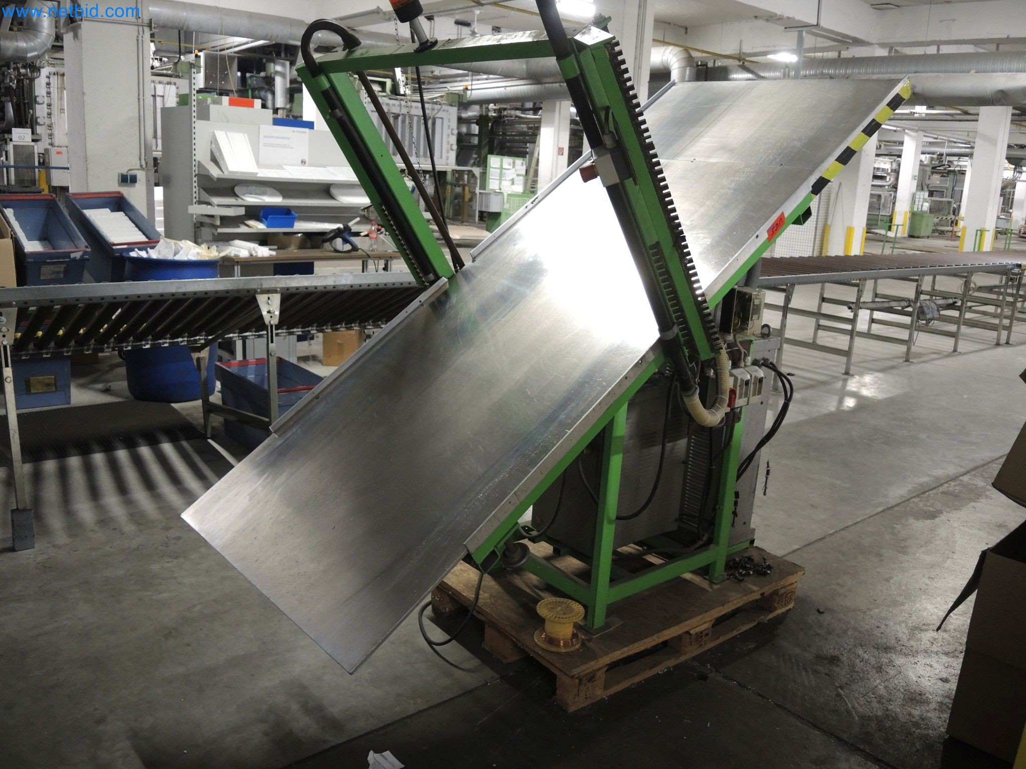 Maschinen zur Herstellung von Dämmmaterialien, EPS-Schaumteilen / Partikelschaum-Bauteilen-1