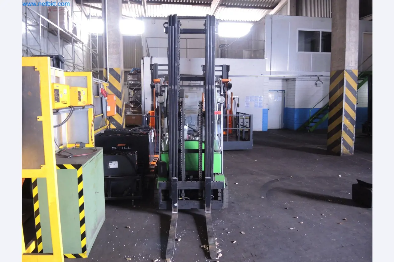 Machines for the production of insulation materials, EPS foam parts / particle foam components-2