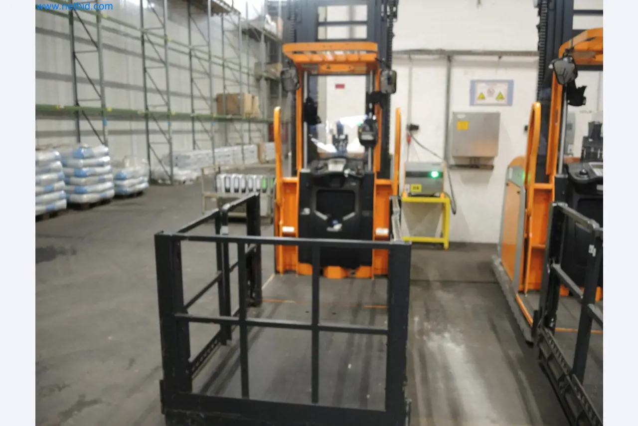 Machines for the production of insulation materials, EPS foam parts / particle foam components-2