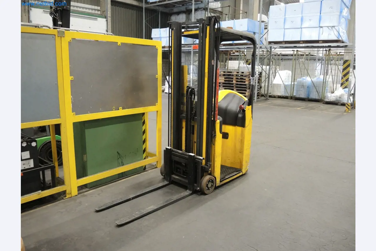 Machines for the production of insulation materials, EPS foam parts / particle foam components-2