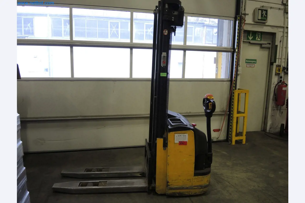 Machines for the production of insulation materials, EPS foam parts / particle foam components-1