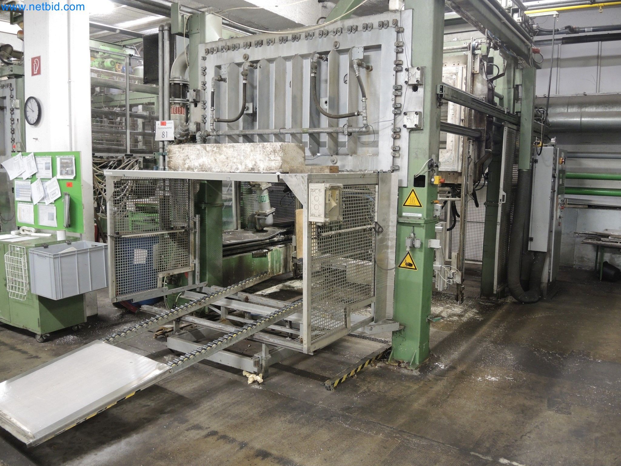 Machines for the production of insulation materials, EPS foam parts / particle foam components-1