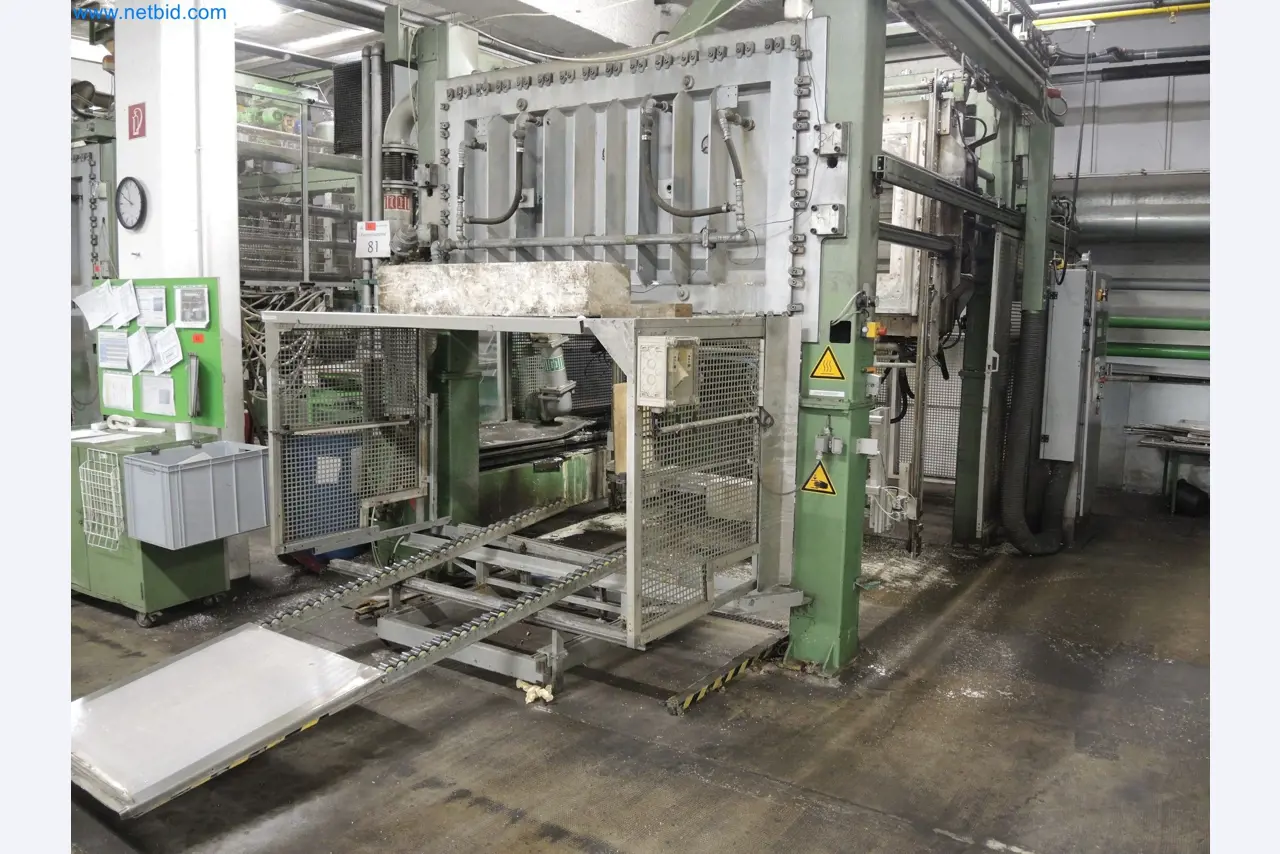 Machines for the production of insulation materials, EPS foam parts / particle foam components-1