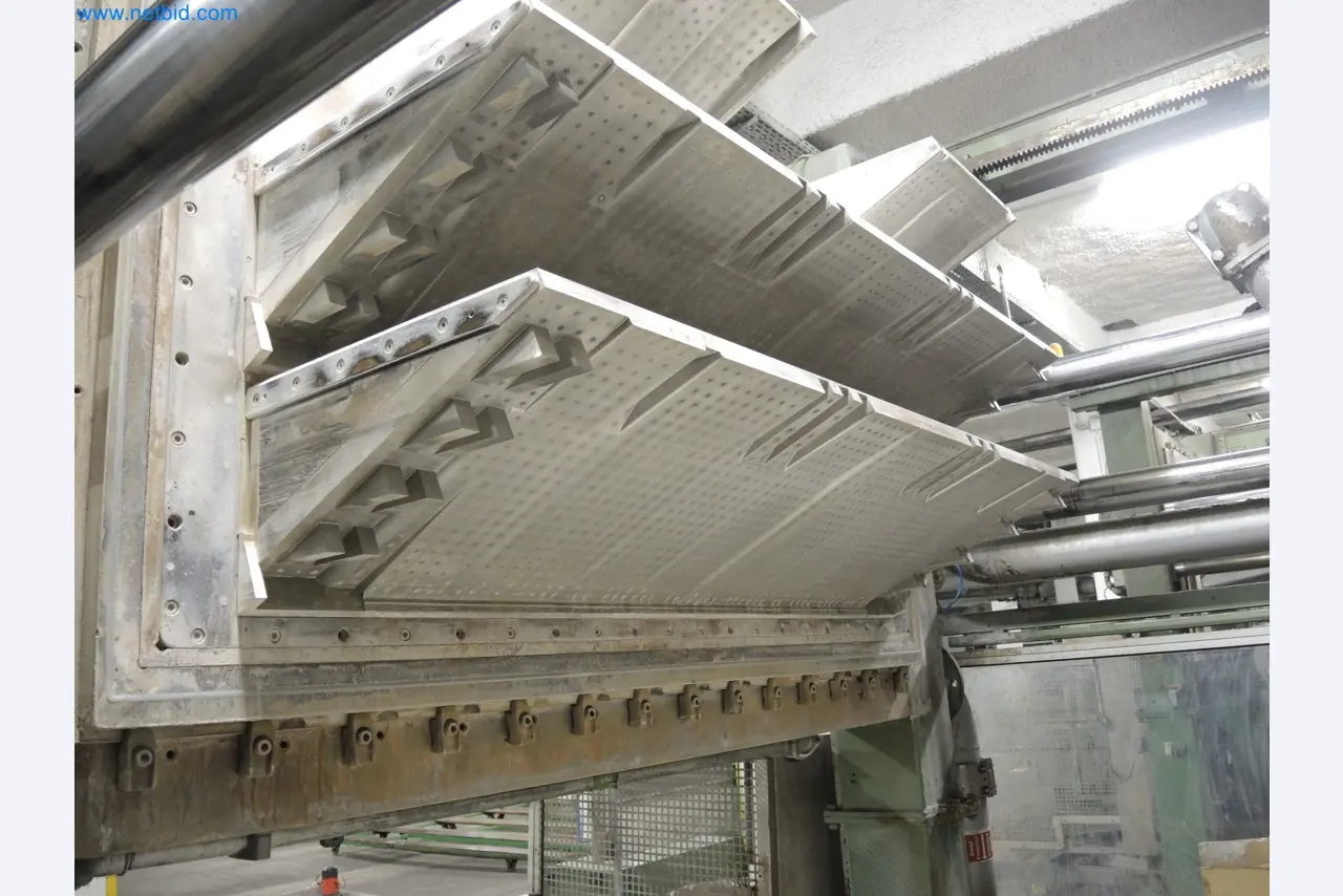Machines for the production of insulation materials, EPS foam parts / particle foam components-2