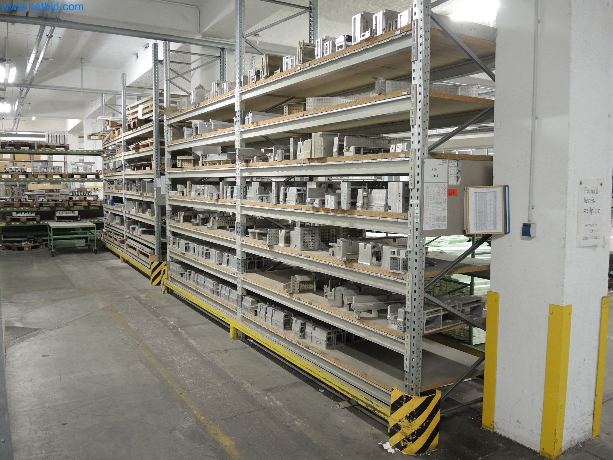 Stroje na výrobu izolačních materiálů, dílů z pěnového polystyrenu / komponentů z pěnových částic-1