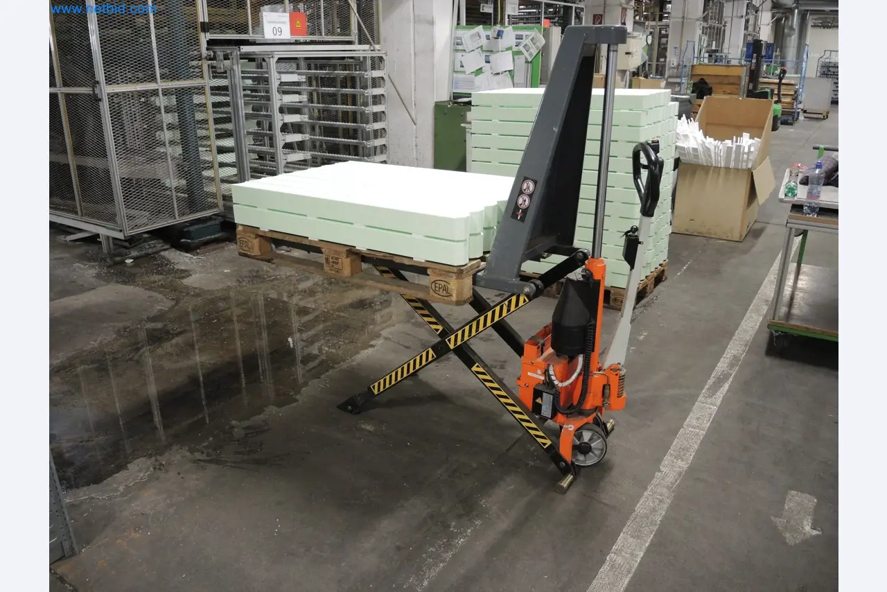 Machines for the production of insulation materials, EPS foam parts / particle foam components-1