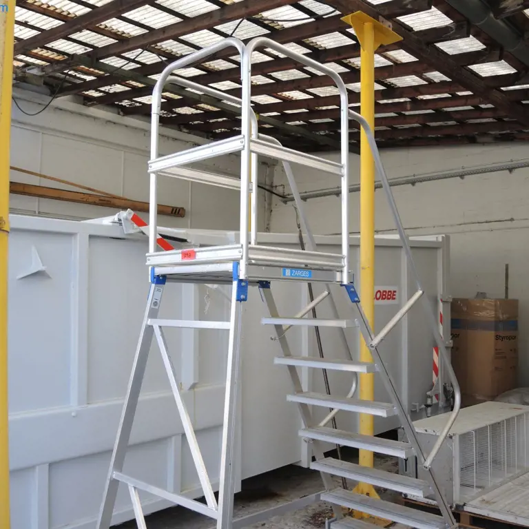 Aluminiowa drabina platformowa Zarges