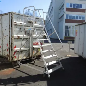 Aluminiowa drabina platformowa Zarges