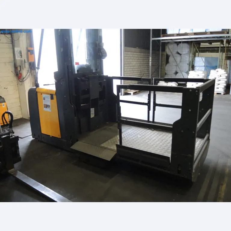 Machines for the production of insulation materials, EPS foam parts / particle foam components-3