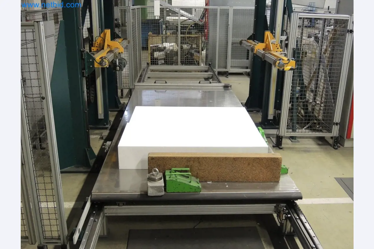 Machines for the production of insulation materials, EPS foam parts / particle foam components-2