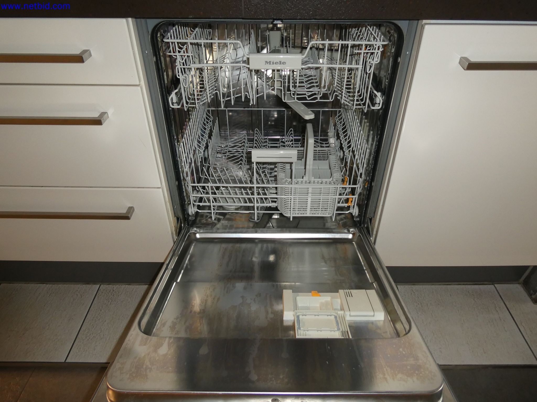 Storage technology, inventories Painting and tiling area, tile exhibition, inventory-9