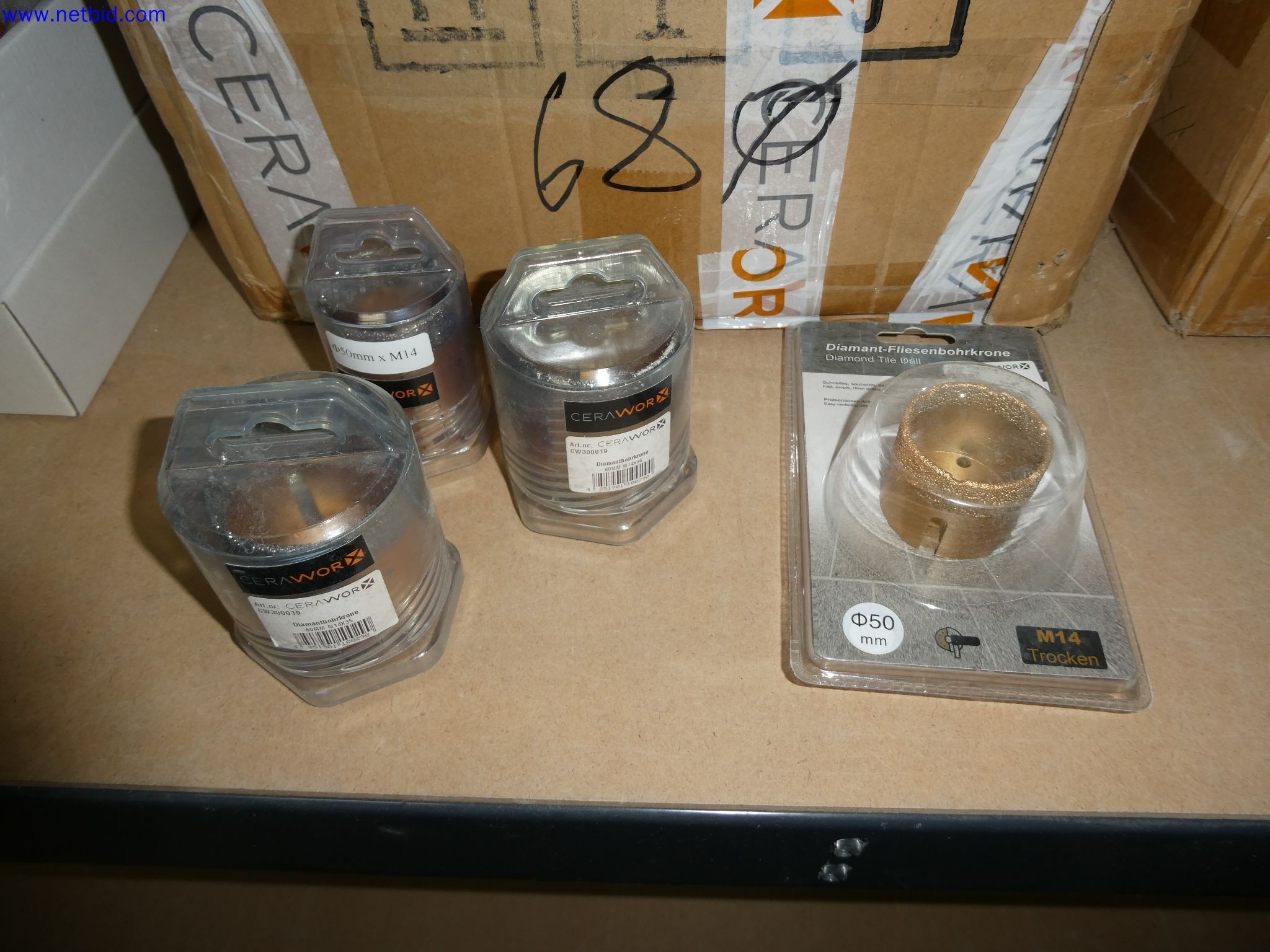 Skladovací technika, inventáře Malířské a obkladačské plochy, výstava obkladů, inventáře-17