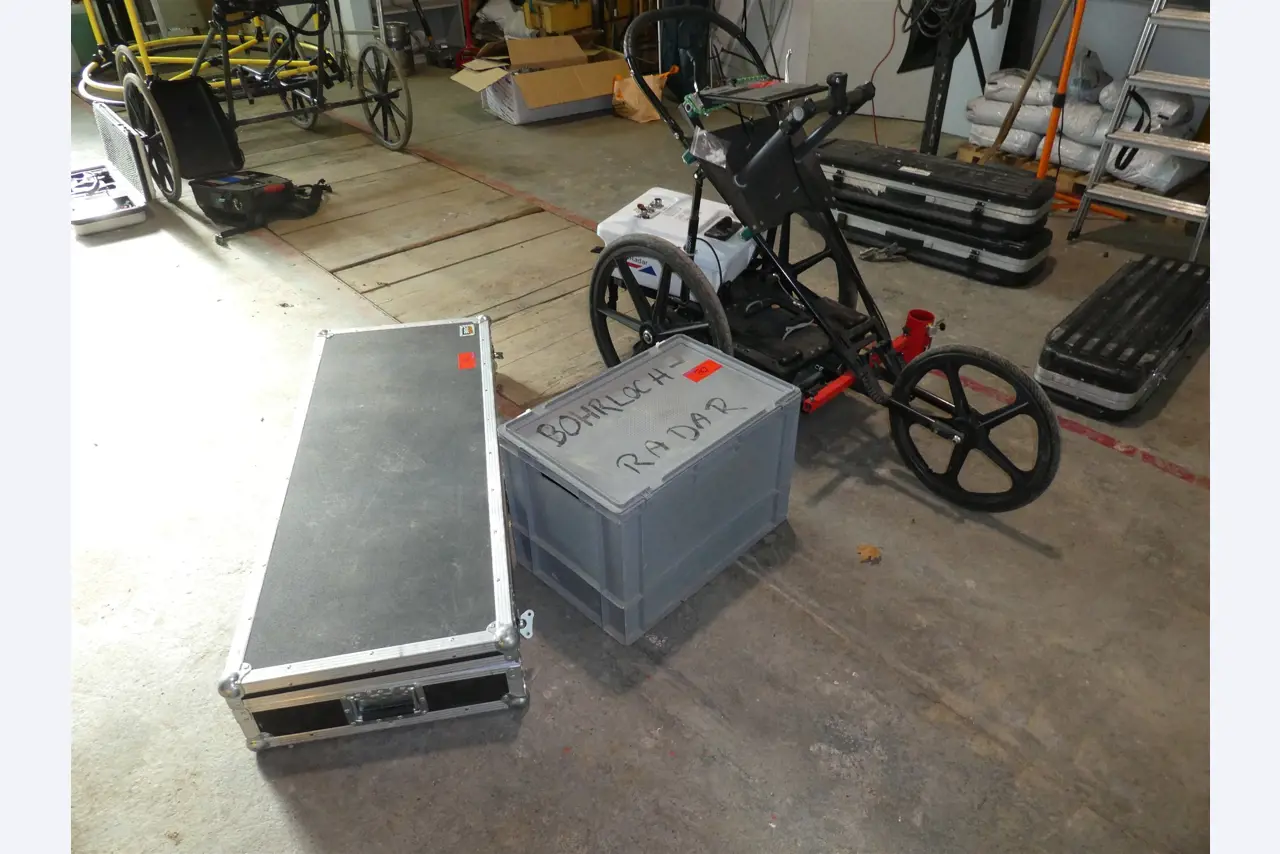 Operating and office equipment of an explosive ordnance disposal service-10