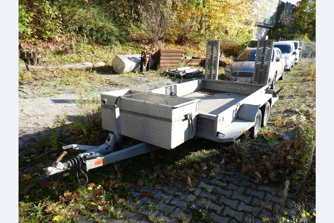 Operating and office equipment of an explosive ordnance disposal service-14